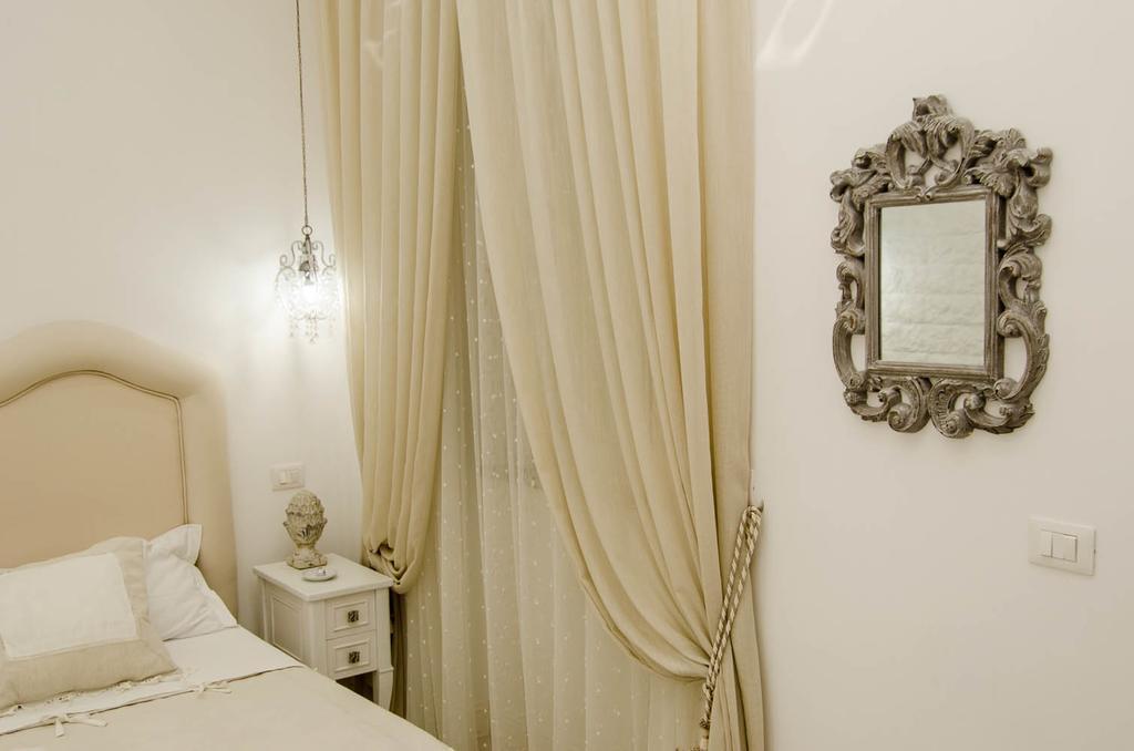 Domus Rosa Bed & Breakfast Наполи Стая снимка