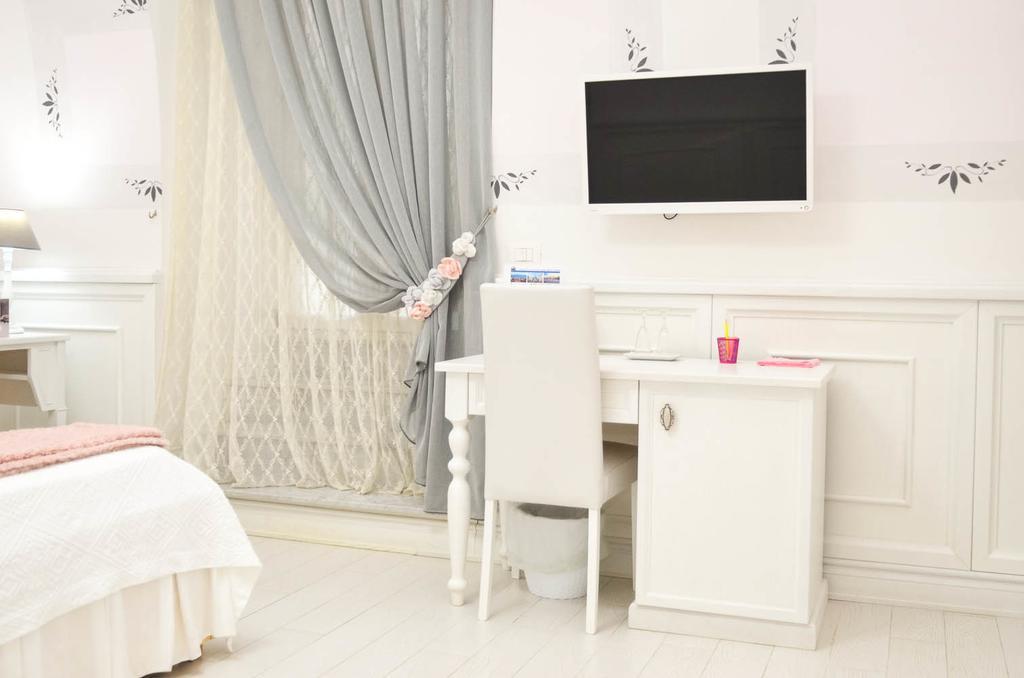 Domus Rosa Bed & Breakfast Наполи Стая снимка