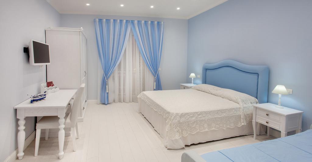 Domus Rosa Bed & Breakfast Наполи Стая снимка